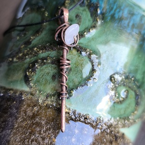 Réz varázspálca medál rózsakvarc ásvánnyal - ékszer - nyaklánc - medál - Meska.hu