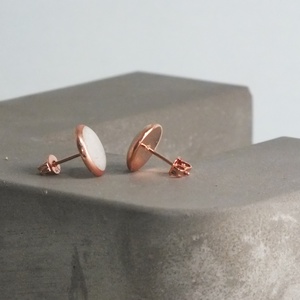 Kisméretű bedugós beton fülbevaló rose gold színű foglalatban, minimal design, modern, egyedi, ékszer  - esküvő - ékszer - fülbevaló - Meska.hu