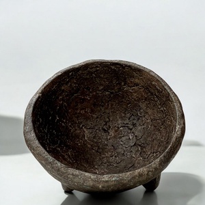 Yoru no Hane  Papírrost beton tál három lábon,  Rusztikus, wabi sabi, beton, tál, dekor,  - otthon & életmód - dekoráció - asztal és polc dekoráció - dekorációs tál, tartó - Meska.hu