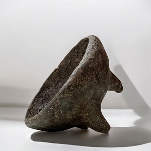 Yoru no Hane  Papírrost beton tál három lábon,  Rusztikus, wabi sabi, beton, tál, dekor,  - otthon & életmód - dekoráció - asztal és polc dekoráció - dekorációs tál, tartó - Meska.hu