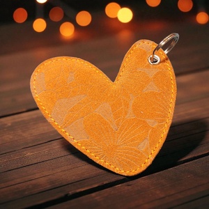 Orange love - kulcstartó, Táska & Tok, Kulcstartó & Táskadísz, Kulcstartó, Varrás, Romantikus hölgyeknek remek ajándék lehet bármilyen alkalomra. 
anyaga: valódi bőr
mérete: kb 8x8 c..., MESKA