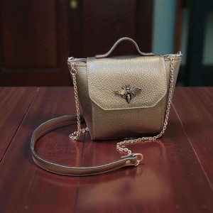 Mini city graffit bee - marhabőr válltáska, Táska & Tok, Kézitáska & válltáska, Válltáska, Bőrművesség, Varrás, MESKA