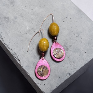 Paradisa collection 4 - bőr, gyöngy és nemesacél fülbevaló , Ékszer, Fülbevaló, Lógó fülbevaló, Bőrművesség, Gyöngyfűzés, gyöngyhímzés, MESKA