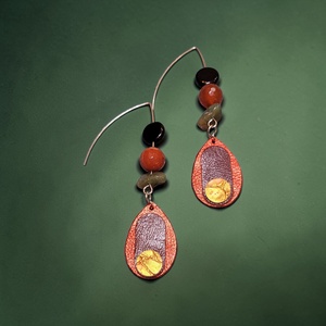 Paradisa collection 5 - bőr, gyöngy és nemesacél fülbevaló  - ékszer - fülbevaló - lógó fülbevaló - Meska.hu