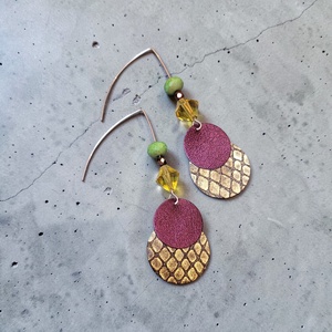 Paradisa collection 6 - bőr, gyöngy és nemesacél fülbevaló  - Meska.hu