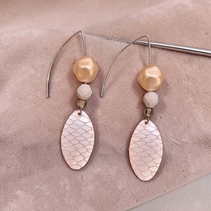 Paradisa collection 8 - bőr, gyöngy és nemesacél fülbevaló  - ékszer - fülbevaló - lógó fülbevaló - Meska.hu