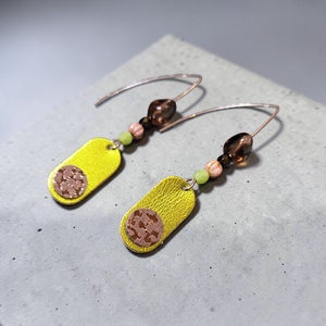 Paradisa collection 13 - bőr, gyöngy és nemesacél fülbevaló , Ékszer, Fülbevaló, Lógó fülbevaló, Bőrművesség, Gyöngyfűzés, gyöngyhímzés, MESKA