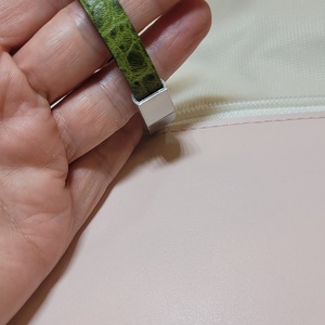 Zöld krokodil mintázatú karkötő - Meska.hu