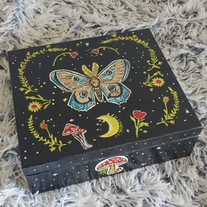 Fadoboz,  Teadoboz  pillangós gombás, Otthon & Életmód, Dekoráció, Asztal és polc dekoráció, Díszdoboz, Festett tárgyak, Gravírozás, pirográfia, MESKA