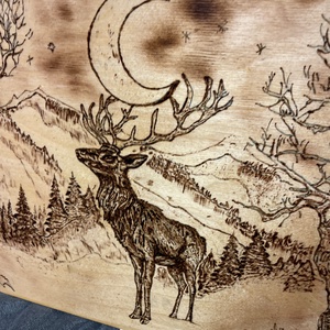 Karácsonyi díszdoboz erdei tájkép szarvassal, Fadoboz pirográf mintával - otthon & életmód - dekoráció - asztal és polc dekoráció - díszdoboz - Meska.hu