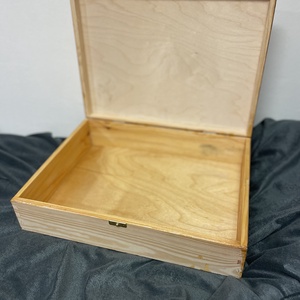 Karácsonyi díszdoboz erdei tájkép szarvassal, Fadoboz pirográf mintával - otthon & életmód - dekoráció - asztal és polc dekoráció - díszdoboz - Meska.hu