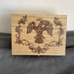 Ékszerdoboz, Turul mintával , fadoboz -  - Meska.hu