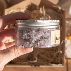 Relax ajándékcsomag, Ajándék nőknek, Levendulás Szójaviasz Gyertya, Self Care Gift Box, Koszorúslány Felkérő Ajándék - szépségápolás - kozmetikai ajándékcsomag - Meska.hu