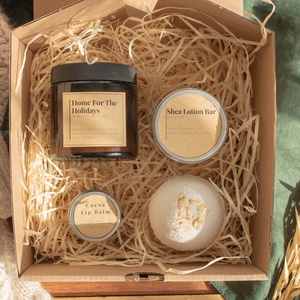 Karácsonyi Fűszeres Szójaviasz Illatgyertya, Ajándék nőknek, Natúr Kozmetikum Csomag, Self Care Gift Box - Meska.hu