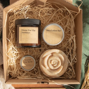 Karácsonyi Fűszeres Szójaviasz Illatgyertya, Ajándék nőknek, Natúr Kozmetikum Csomag, Self Care Gift Box, Szépségápolás, Kozmetikai ajándékcsomag, Gyertya-, mécseskészítés, Kozmetikum készítés, MESKA
