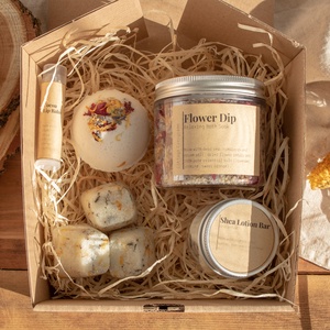 Titkos Kert ajándékcsomag, Natúr kozmetikum ajándék nőknek, Self Care Gift Box, Koszorúslány Felkérő Ajándék, Szépségápolás, Kozmetikai ajándékcsomag, Kozmetikum készítés, MESKA