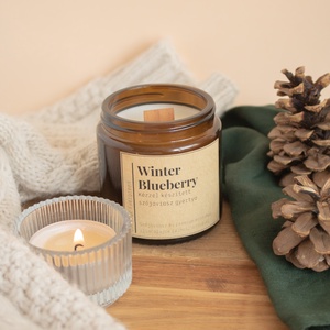 Karácsonyi Illatgyertya, Téli Áfonya Szójaviasz Gyertya, Winter Blueberry Soy Candle, Eukaliptuszos Fürdőbomba - szépségápolás - kozmetikai ajándékcsomag - Meska.hu