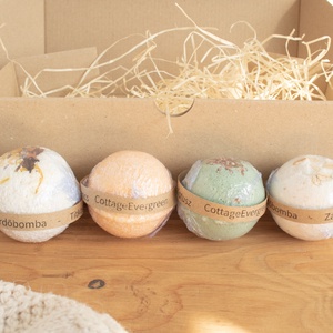 4-es Fürdőbomba Ajándékcsomag, Fürdőbomba Válogatás, Relax ajándékcsomag, Ajándék nőknek, Self Care Gift Box - szépségápolás - kozmetikai ajándékcsomag - Meska.hu