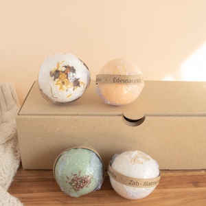 4-es Fürdőbomba Ajándékcsomag, Fürdőbomba Válogatás, Relax ajándékcsomag, Ajándék nőknek, Self Care Gift Box - szépségápolás - kozmetikai ajándékcsomag - Meska.hu