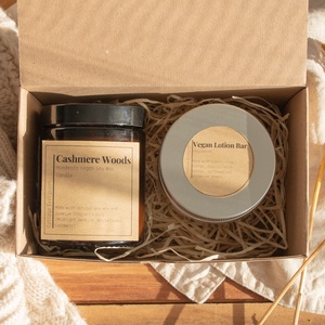 Vegán ajándékcsomag, Ajándék nőknek, Cashmere Woods Illatgyertya Csomag, Self Care Gift Box, Szójaviasz gyertya - szépségápolás - kozmetikai ajándékcsomag - Meska.hu
