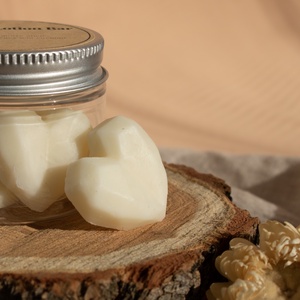 Vegán ajándékcsomag, Ajándék nőknek, Cashmere Woods Illatgyertya Csomag, Self Care Gift Box, Szójaviasz gyertya - szépségápolás - kozmetikai ajándékcsomag - Meska.hu