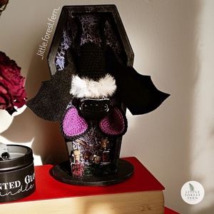 Denevér mini koporsóban, Otthon & Életmód, Dekoráció, Halloween, Halloweeni figurák, Horgolás, Mindenmás, MESKA