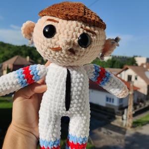 Horgolt Dzsúdló nevű énekesre hasonlító lény - játék & sport - baba & babaház - baba - Meska.hu