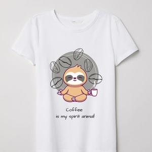 Coffee Is My Spirit Animal feliratú fehér női póló cuki meditáló kisállattal - ruha & divat - női ruha - póló, felső - Meska.hu