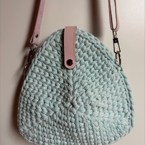 �Triangle táska kék színben, Táska & Tok, Kézitáska & válltáska, Válltáska, Horgolás, MESKA