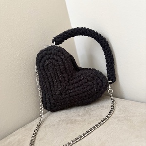 �Bonbon táska csillogós fekete színben - Meska.hu