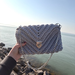 �Amour táska csillogós szürke színben, Táska & Tok, Kézitáska & válltáska, Válltáska, Horgolás, MESKA