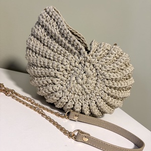 �Dolce táska csillogós bézs színben - Meska.hu