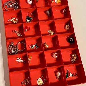 Adventi naptár kislányoknak charm karkötőkkel - karácsony - adventi díszek - adventi naptár - Meska.hu