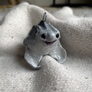 Különleges kézzel készült akasztós cápa figura - kellékek & szerszámok - dekorációs kellékek - figurák - Meska.hu