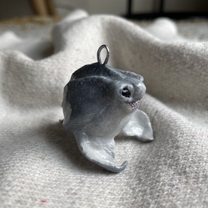 Különleges kézzel készült akasztós cápa figura - kellékek & szerszámok - dekorációs kellékek - figurák - Meska.hu