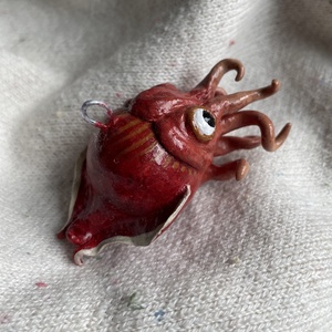 Egyedi kézzel készített tintahal akasztós dísz - kellékek & szerszámok - dekorációs kellékek - figurák - Meska.hu