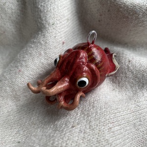 Egyedi kézzel készített tintahal akasztós dísz - kellékek & szerszámok - dekorációs kellékek - figurák - Meska.hu