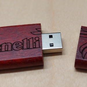Egyedi pendrive - kellékek & szerszámok - fa - egyéb fatermék - Meska.hu