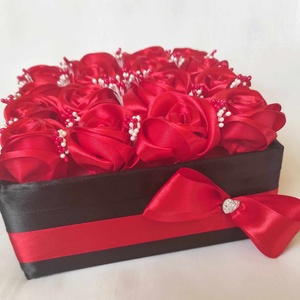 Piros - fekete rózsabox - otthon & életmód - dekoráció - virágdísz és tartó - virágbox, virágdoboz - Meska.hu