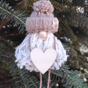 Bézs pompom manó - Meska.hu