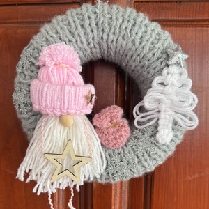 Rózsaszín manós ajtódísz, Karácsony, Adventi díszek, Adventi ajtódísz, Kötés, Csomózás, MESKA