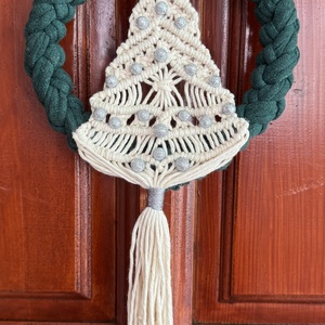 Zöld - fehér makramé kopogtató, Karácsony, Adventi díszek, Adventi ajtódísz, Csomózás, MESKA