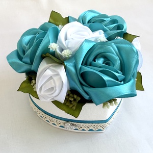 Türkizkék rózsabox, Otthon & Életmód, Virágdekoráció, Virágok, Virágbox, Varrás, MESKA