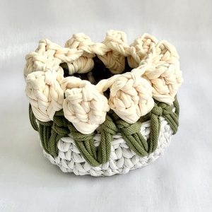 Krém tulipános horgolt kosár - Meska.hu