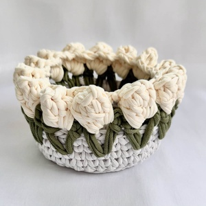 Krém tulipános horgolt kosár - Meska.hu