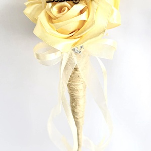 Krémszínű sizal tölcséres  ballagási csokor, Otthon & Életmód, Virágdekoráció, Virágok, Virágcsokor, Varrás, MESKA