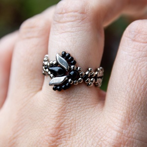 Creabead Design matyó stílusú elegáns gyűrű, Ékszer, Gyűrű, Gyöngyös gyűrű, Gyöngyfűzés, gyöngyhímzés, MESKA