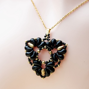 Creabead Design matyó stílusú medál nyaklánccal, Ékszer, Nyaklánc, Medál, Gyöngyfűzés, gyöngyhímzés, MESKA