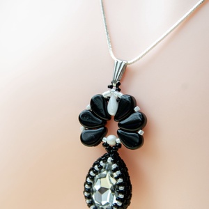 Creabead Design matyó stílusú medál nyaklánccal, Ékszer, Nyaklánc, Medál, Gyöngyfűzés, gyöngyhímzés, MESKA