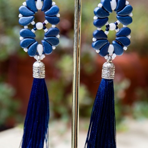 Creabead Design matyórózsa stílusú fülbevaló bojttal farmer színekben - ékszer - fülbevaló - lógó csepp fülbevaló - Meska.hu